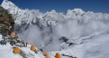 Amphu Lapcha Pass Trek